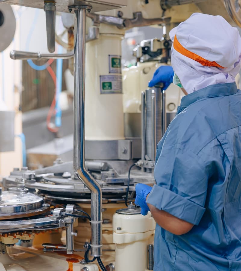 Laša pārstrāde Norvēģijas zivju fabrikā